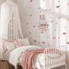 Dormitor frumos de fetita aranjat si decorat cu autocolante de perete cu balerina iepuras si inimioare