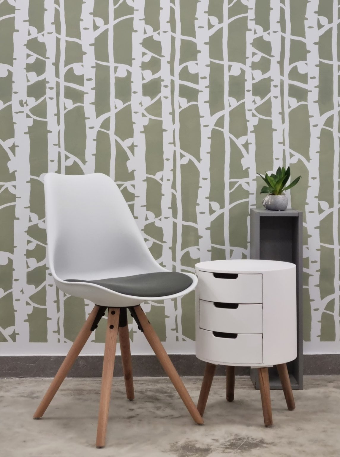 Perete decorat cu șablon decorativ Pădure de Mesteceni