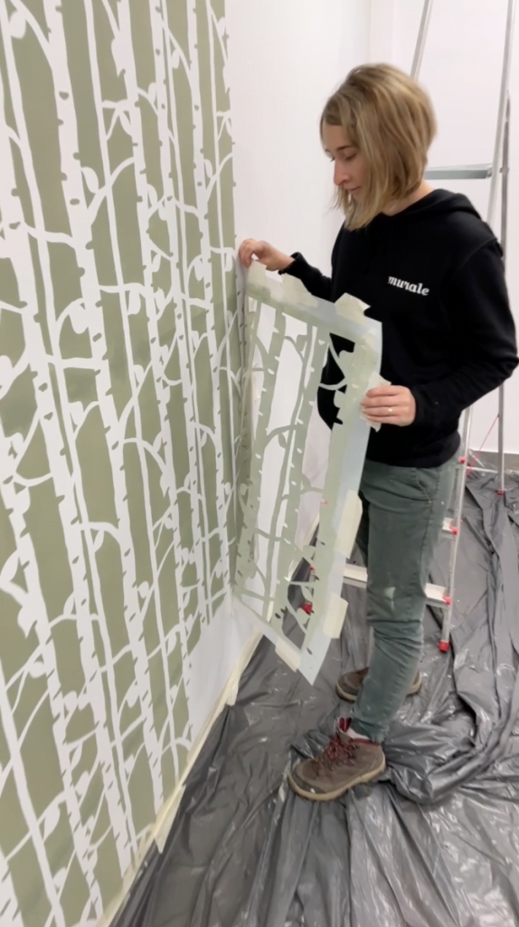 Îndepărtare Șablon de perete proaspăt vopsit Pădure de Mesteceni